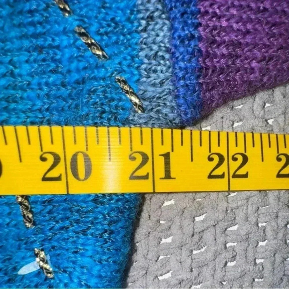 Blue Multi Gems Sweater Marie A Kim ASO The Goldbergs - Wendi McLendon-Covey - Picture 5 of 8
